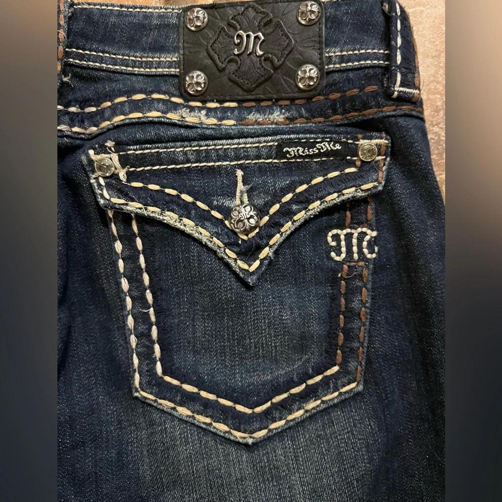 Miss Me Women’s Distressed Boot Cut Jeans
Size 31 x 30 - Picture 6 of 10